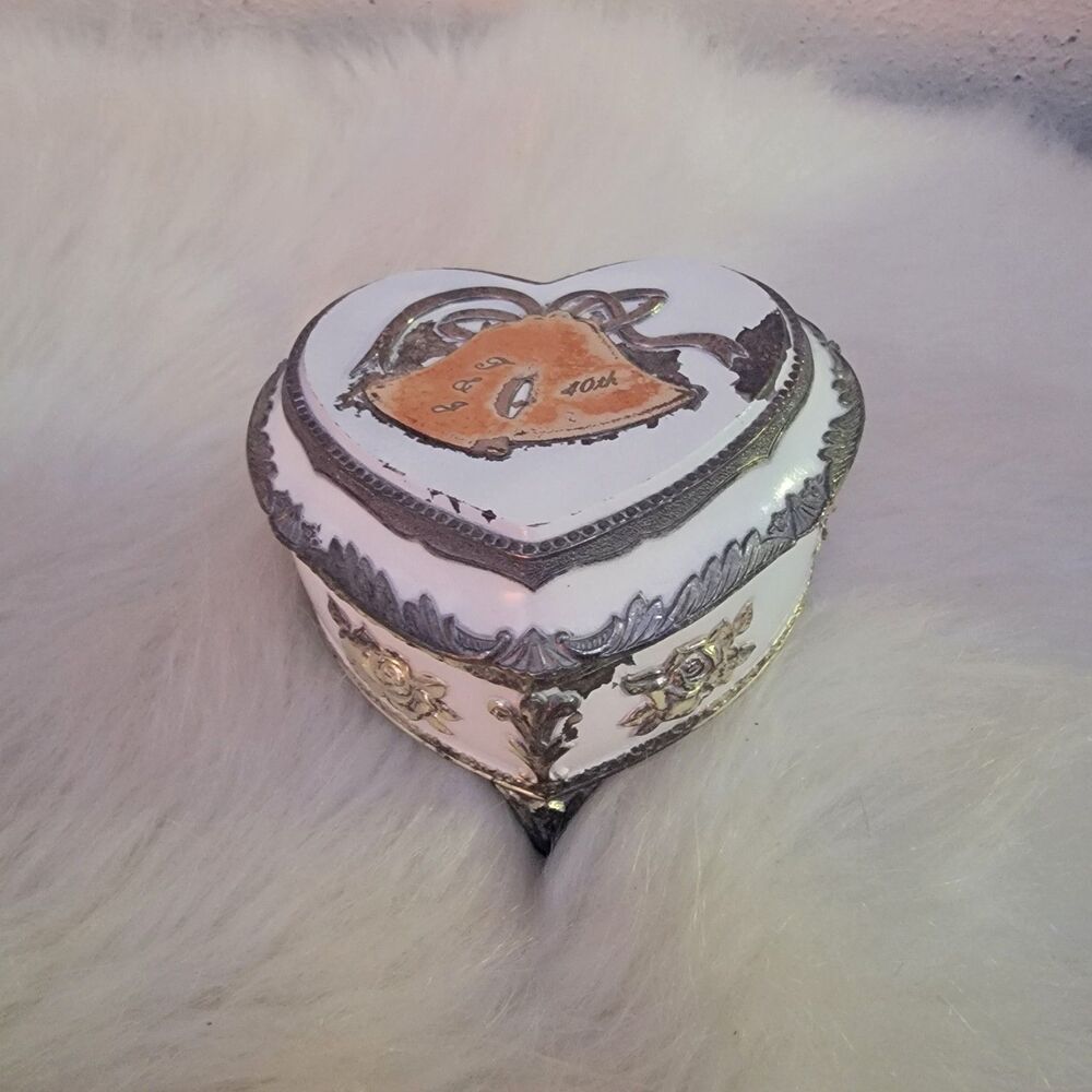 vintage sankyo heart shaped music box plays my endless love